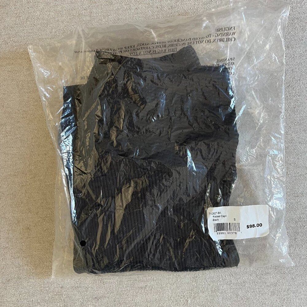 NWT Year of Ours Ribbed Capri Leggings - S Black